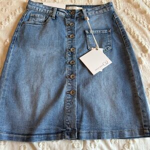 NEW DENIM BUTTON DOWN SKIRT